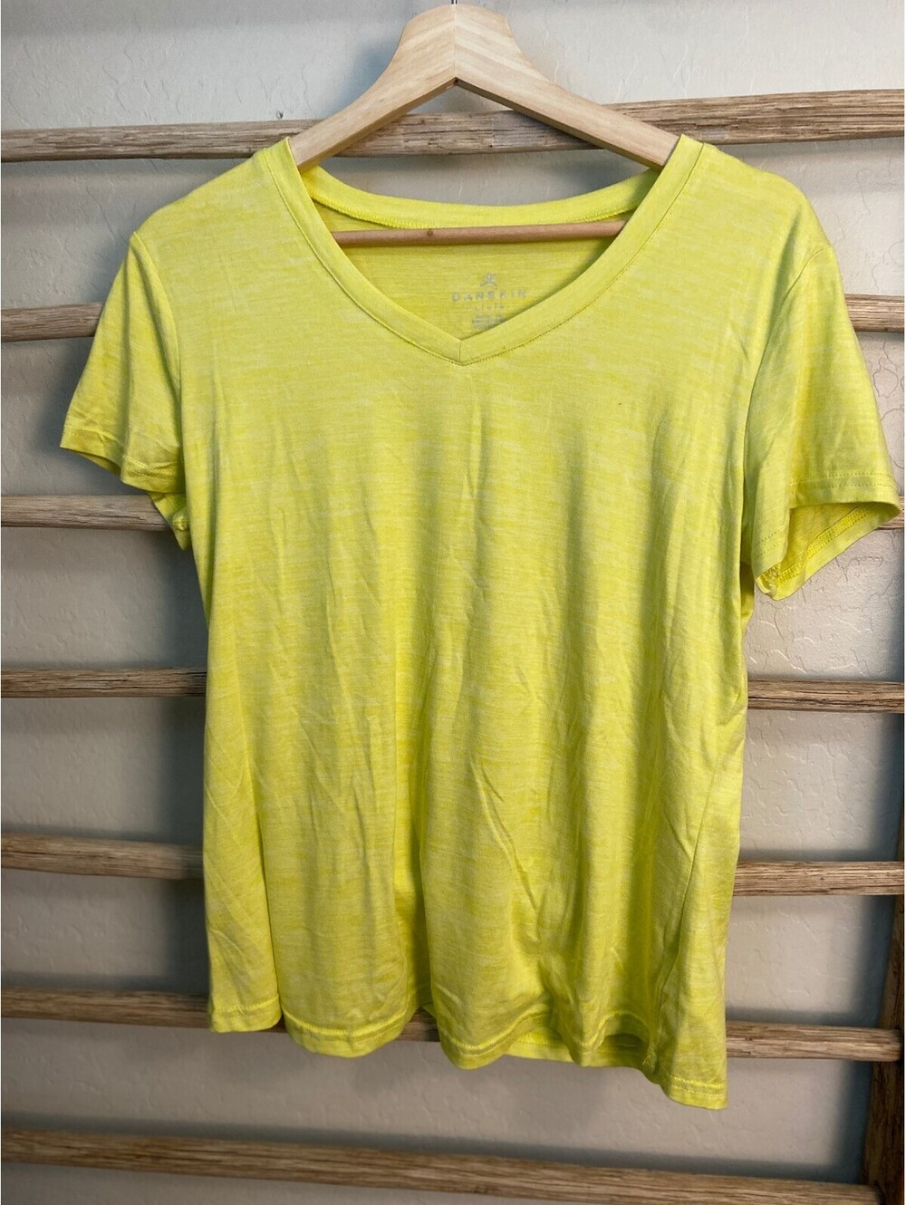 Danskin Light Yellow V-Neck Women's Athletic T-Shirt Large